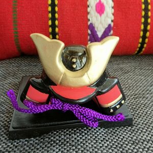 Kabuto en porcelaine casque de samouraï artisanal
